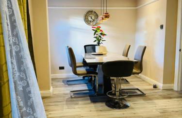 Modern 4BR House with Parking, 8 Mins to Gatwick Airport - Foto 7