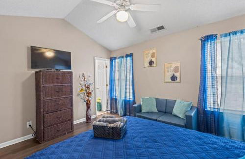 Spectacular Quiet Townhome with Modern Comfort - Foto 25