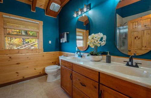 A Celestial Chalet Pets, Hot Tub & Mountain View - Photo 28