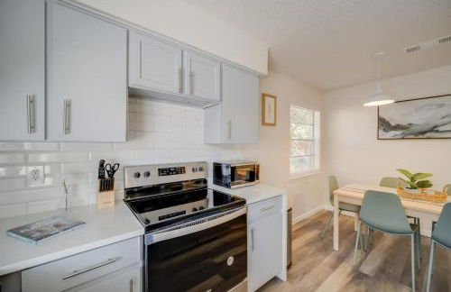 Stunning 4BR 2BA Hot Tub Cozy Holiday Home in Plano - Foto 6