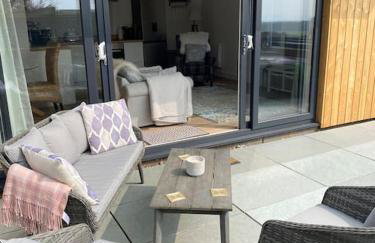 Studio Cabin Retreat with Hot Tub Sea and Downs views in Seaford with own garden - Foto 17