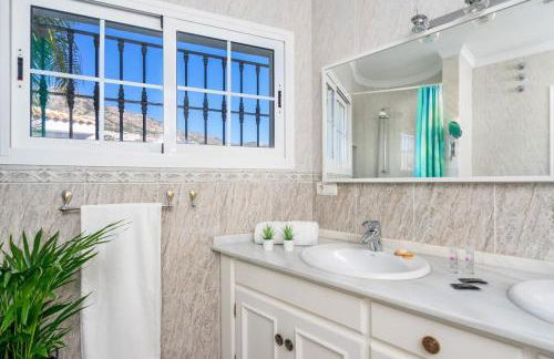 Urb Villa with pool by Costarentals- Ref 139 - Photo 24