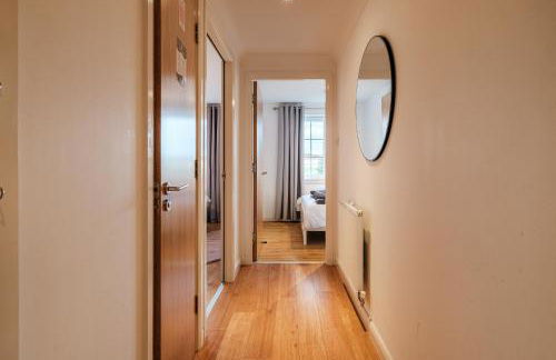 Mackie Residence - SJA Stays - 3 Bed Apartment with parking - Foto 18