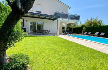 Villa Divina with private heated pool - Photo 1