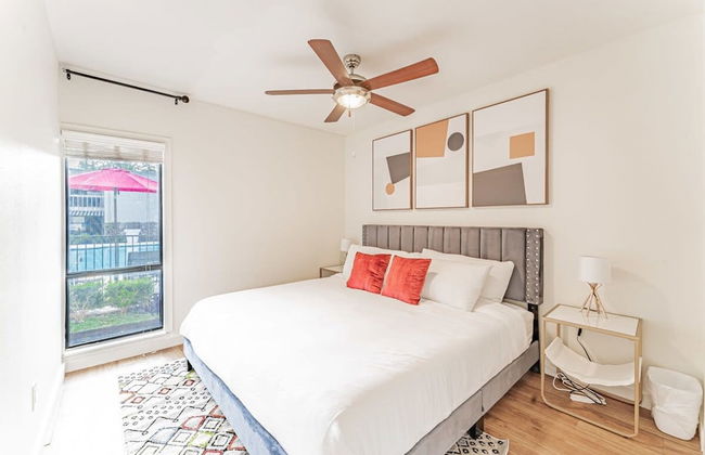 Chic 2BR Near Triangle With King Beds Fast Wifi - Foto 10