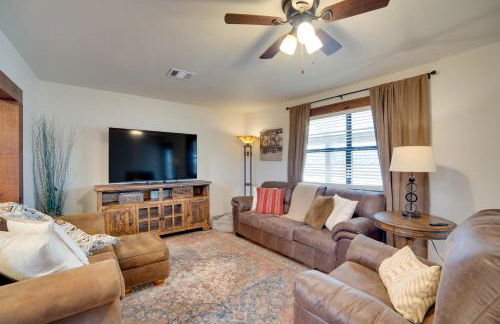 Porch and Fire Pit Ranch Retreat in Blue Ridge! - Foto 1