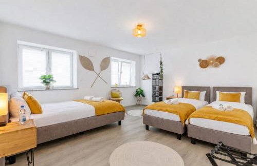 SONNENglück - Großes Apartment für 8 im Zentrum mit flexiblen Betten, Balkon & Parkplatz - Photo 4