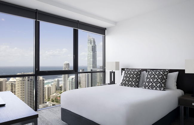 Mantra Circle on Cavill - Photo 24