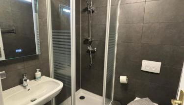 Harmony - 4 Schlafzimmer 2 Bäder Ganzes Apartement - Foto 4