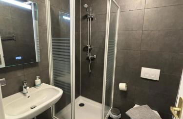 Harmony - 4 Schlafzimmer 2 Bäder Ganzes Apartement - Foto 4