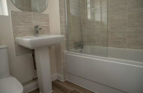 5 Swiftsure - Stunning 4 Bed Home, free parking - Foto 5