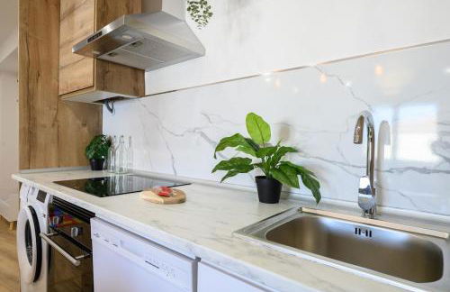 APT-Inside the Wall-Family,Games,Relax,History - Foto 12