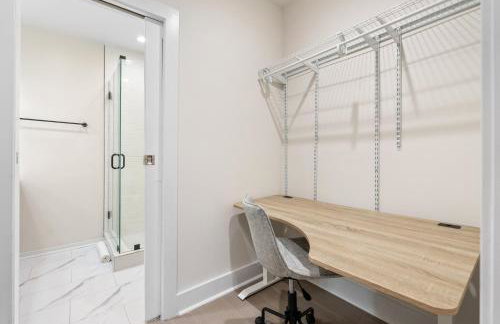 Designer 3-Bedroom Home with King Bed, Family-Friendly, Columbia Heights - Foto 13