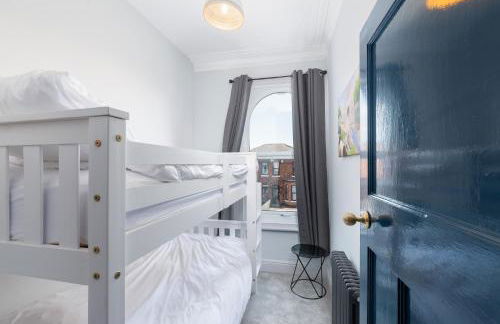 Bifolds, enclosed garden. Southport character home - Foto 44