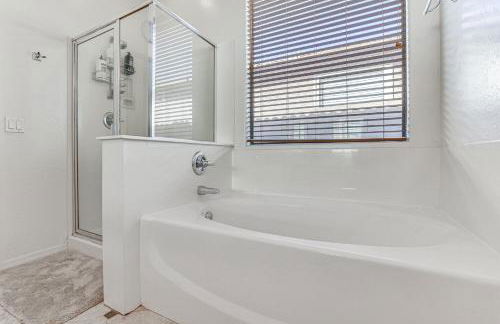 4 Mi to Surprise Stadium! Home with Furnished Patio - Foto 15