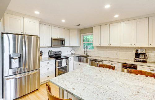 Remote Escape Lake Home with Dock in Sparta! - Foto 8