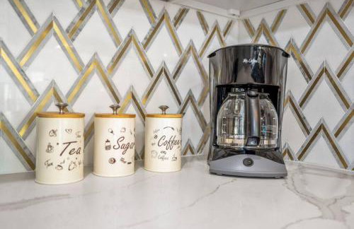 Intergalactic Abode at East Downtown - Foto 20