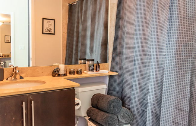 QuickStay CN Tower View Condo in Fort York - Foto 71