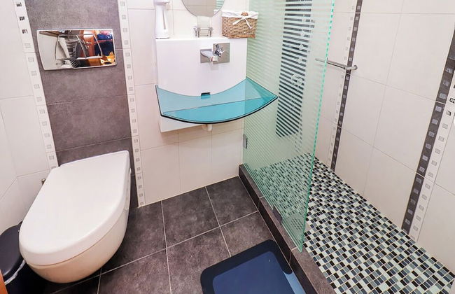 Luxurious 4-bedroom Villa With Private Pool in Kassandra, Halkidiki - Photo 19