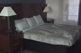 King Bed Hotel Room 118 - Foto 2