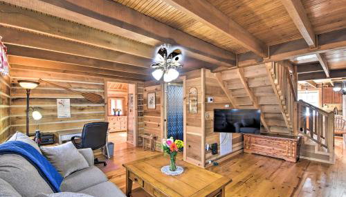 The Lake Place Cabin with Golf Cart and Free Kayaks! - Foto 3