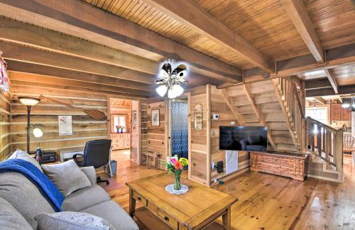 The Lake Place Cabin with Golf Cart and Free Kayaks! - Foto 3