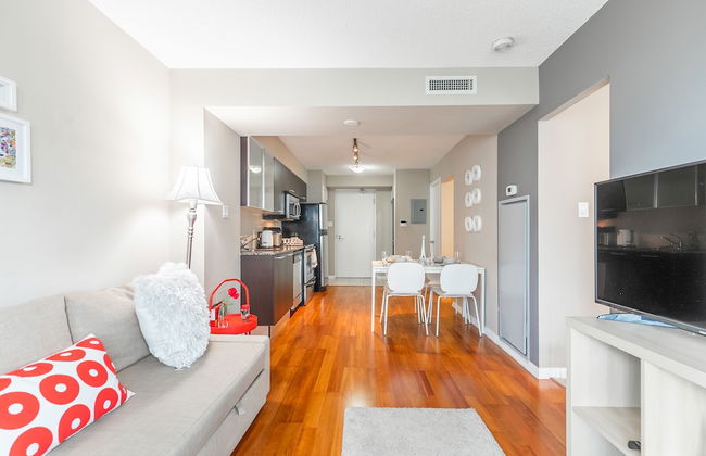 Stylish Suite in Downtown Toronto - Photo 23