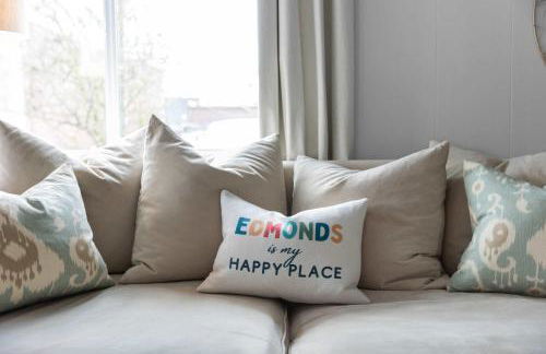 Downtown location Near the Beach Dog Friendly - Photo 21