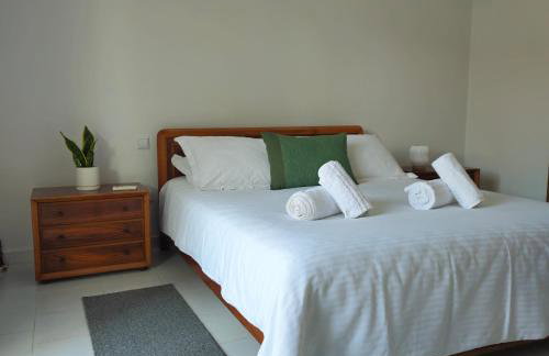 Grace and Harmony of Ancient Corinth - Foto 2