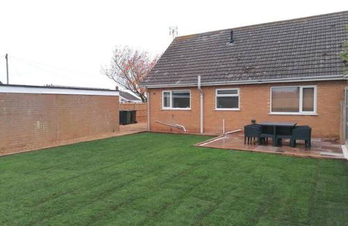 Modern Coastal 2 Bedroom Home to Relax and Unwind - Foto 23