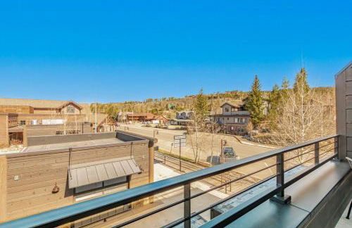 Stylish Grand Lake Retreat - King Bed - Walk to Lake - Foto 12