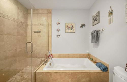 Oceanfront Bliss King Suite & Pet-Friendly Stay - Foto 26