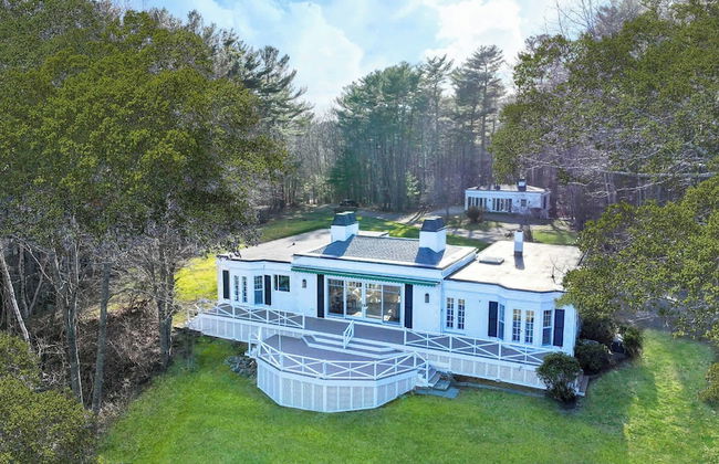 Harbor View + Playhouse - Close to Harbor, York River - Photo 1