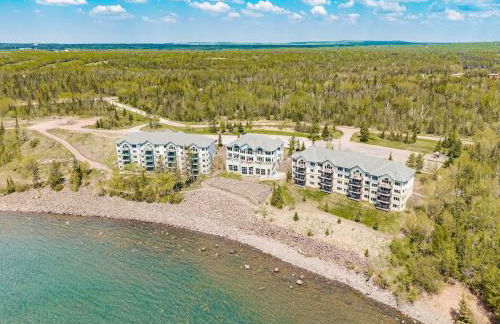 Breathtaking Lake Views Studio, 2 Queen Beds, Fireplace and Heated Indoor and Outdoor Pools - Foto 18