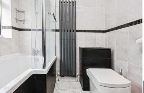 Entire luxury house Free Parking accommodations for contractors and long stays - Foto 3