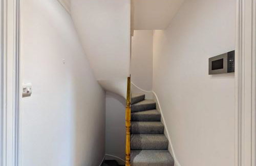 Stunning 4 Bedroom House in Old Windsor Perfect for Families & Groups - Foto 30