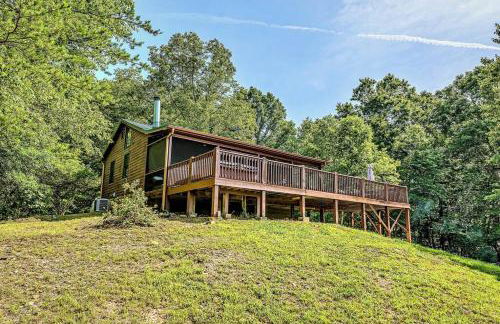 Peak-a-Blue Cabin - Watch Movies from Hot Tub, Mountain View, Bigfoot Bunker Game Room, Fire Pit, Oversized Deck, Screened-in Porch - Foto 28