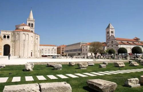 Newly built Villa MarVista with 4 bedrooms,infinity pool & stunning sea and mountain views - Photo 50