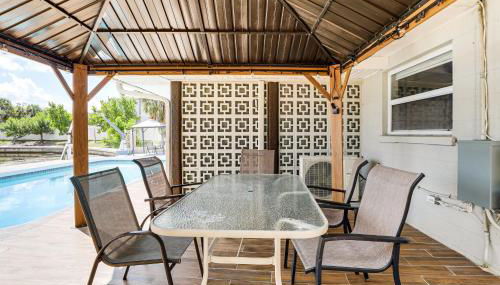 Furnished Sunroom with TV! Canal-Front Bradenton Gem - Foto 4