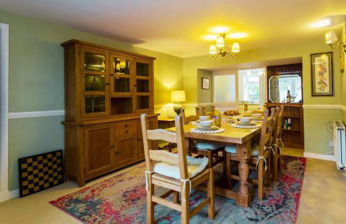 Cosy 4-Bed Cottage in Kirk Yetholm by MCPI Hosting, Perfect for Families & Holidaymakers - Foto 2
