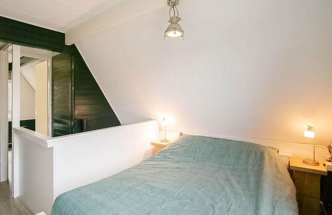 Peaceful Holiday Home in Tuitjenhorn - Photo 8