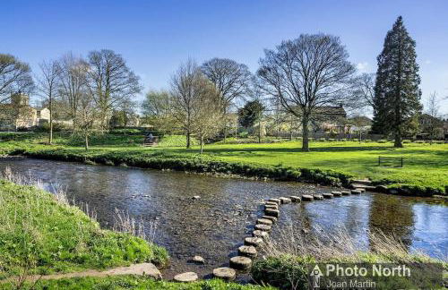 The Granary with hot tub - 2 miles from Skipton - Photo 29
