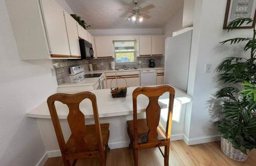 Stylish budget friendly retreat! - Foto 32