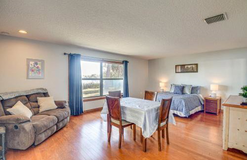 Lake Smith Getaway with Dock Families Welcome! - Foto 18