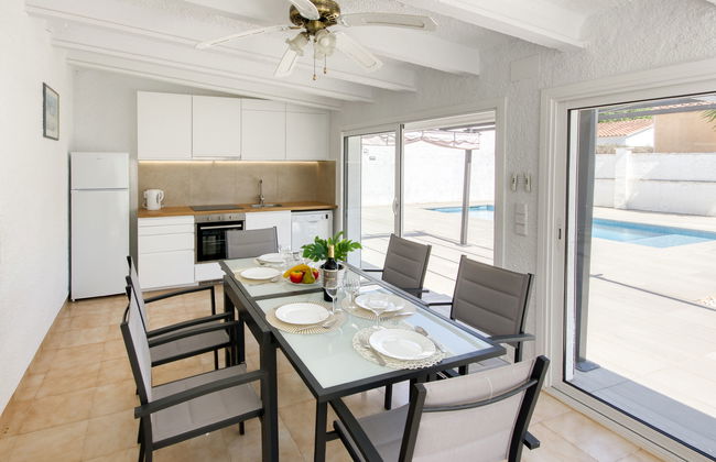 3 bedroom House in Castelló d'Empúries with private pool and garden - Photo 11