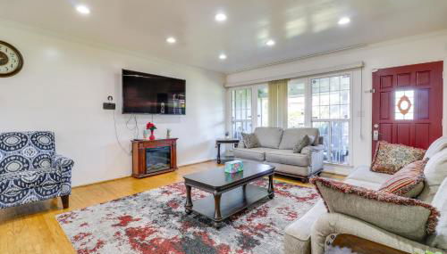 North Hills Home with Outdoor Entertaining Space - Foto 4