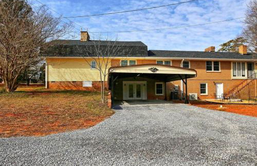 Farm Lodge with Beautiful Open Floor Plan - Foto 13