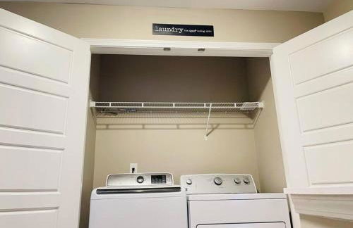 Spacious home, 3 king beds, huge backyard near UM - Foto 22