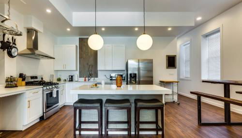 Converted Store Front Home Lets You Live Like a Local in the Heart of it All! condo - Foto 2