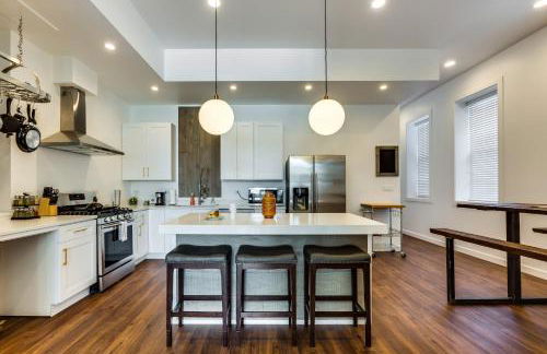 Converted Store Front Home Lets You Live Like a Local in the Heart of it All! condo - Foto 2